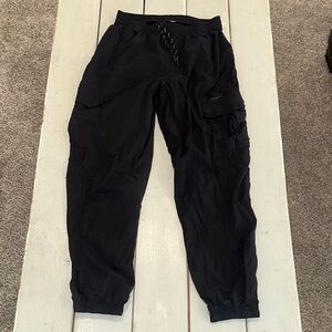 Lululemon Lightweight Cargo Mid-Rise Hiking Pant Black sz 6 EXCELLENT!